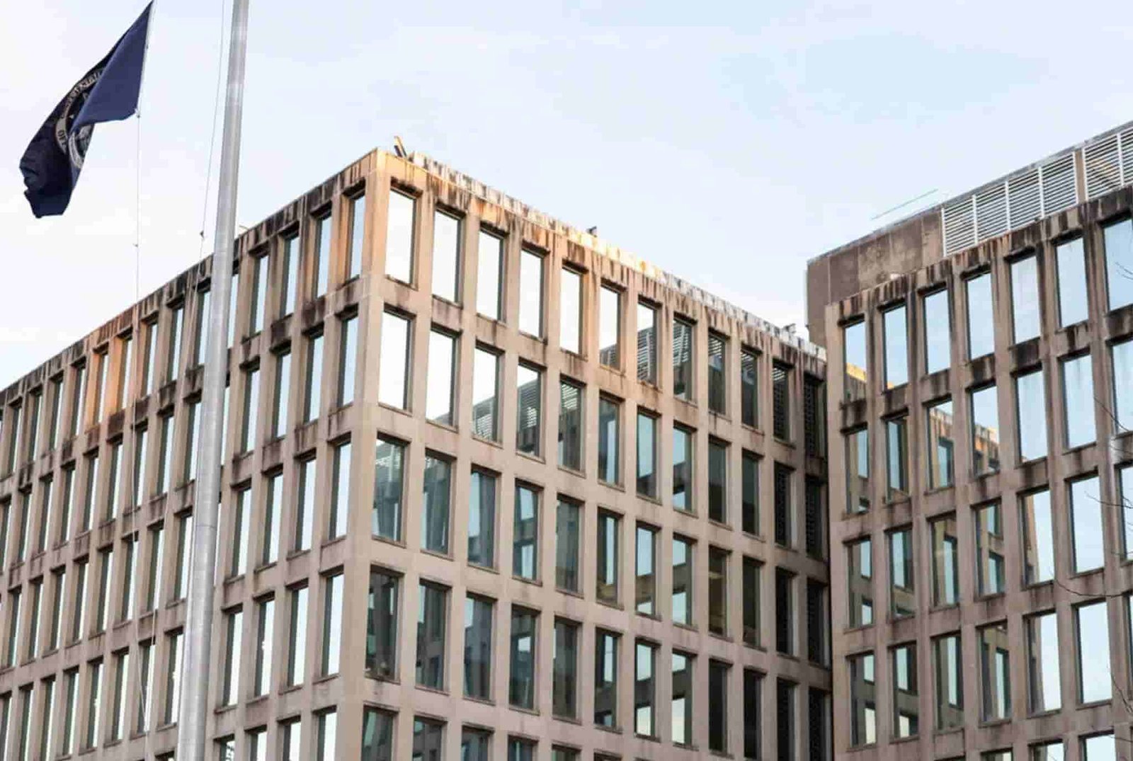 La administración Trump planea facilitar el despido de 50.000 empleados federales