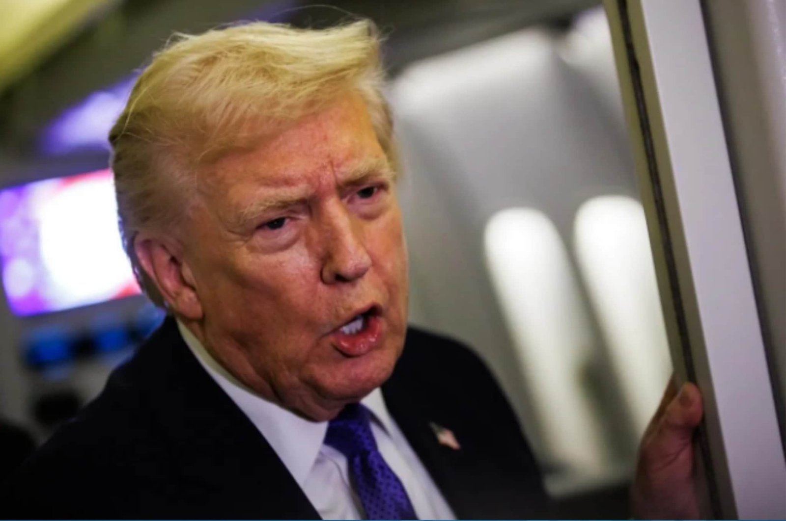 La Cámara de Representantes vota para bloquear los aranceles de Trump a Canadá con el apoyo de seis republicanos.